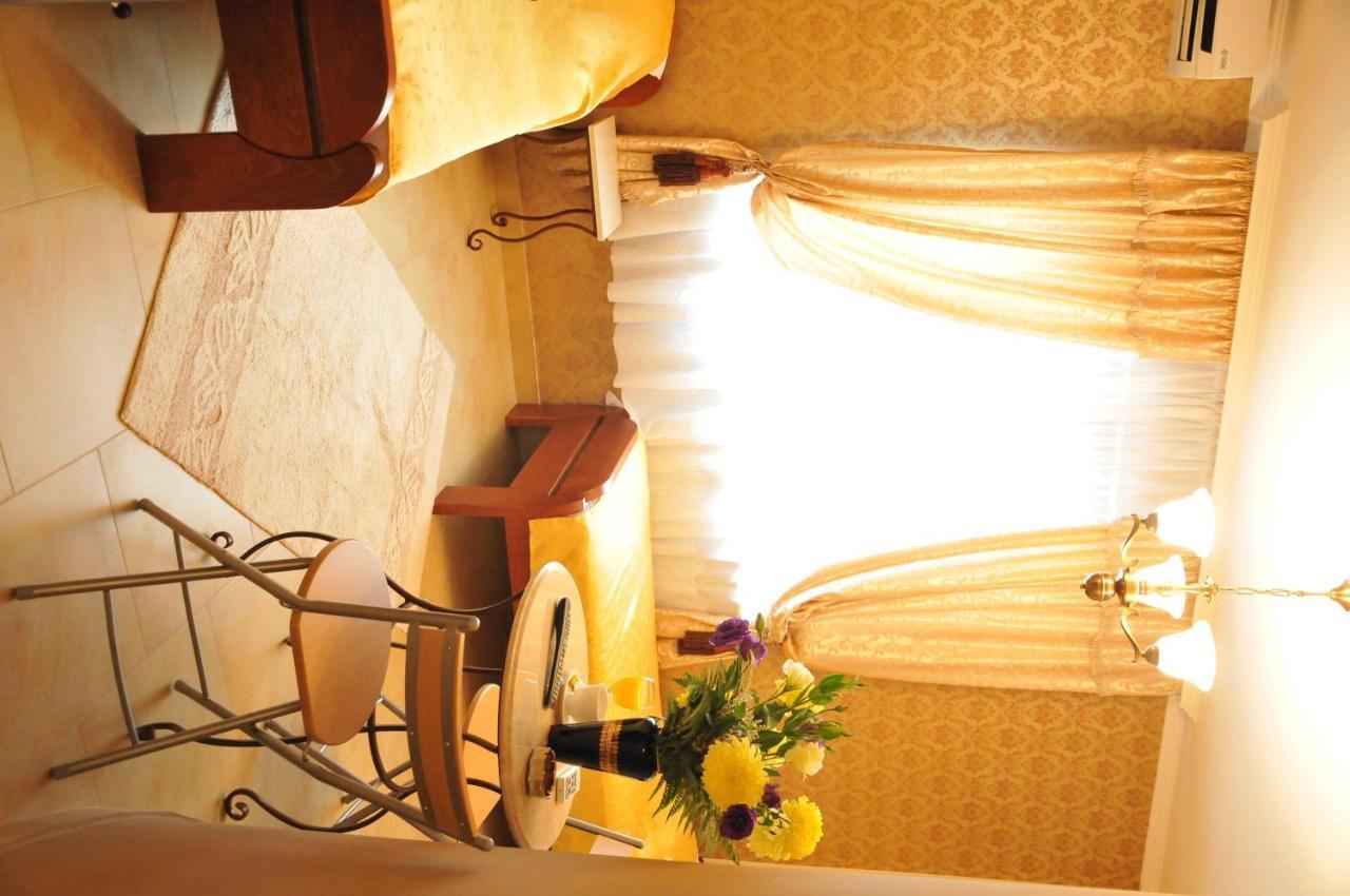 Royal Apartments Ni Eksteriør billede